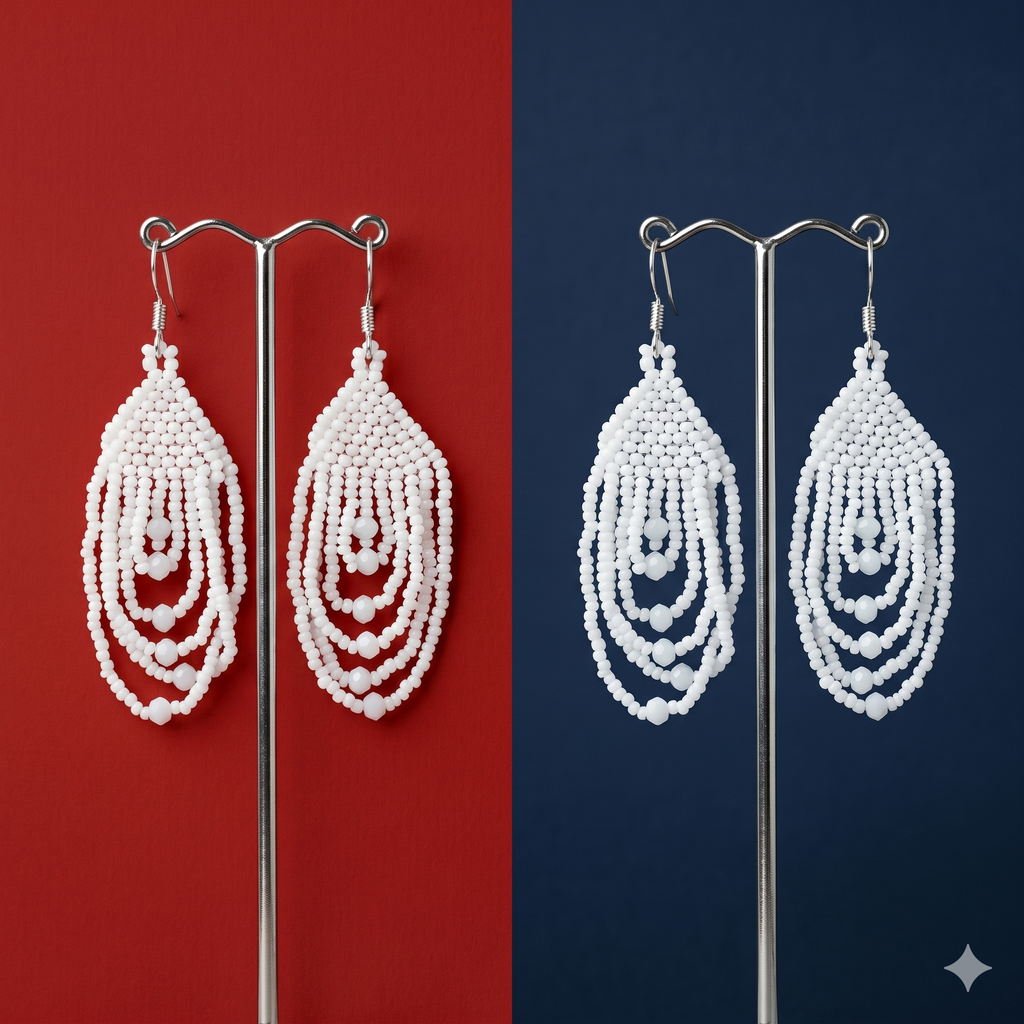 Montage photo montrant les boucles d'oreilles en perles blanches sur deux fonds contrastés, rouge vif et bleu marine, mettant en relief le travail artisanal.