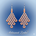 aire de boucles d'oreilles artisanales en perles roses et pierres naturelles sur fond bleu dégradé avec signature Artisanat Zenka, vue de face professionnelle.